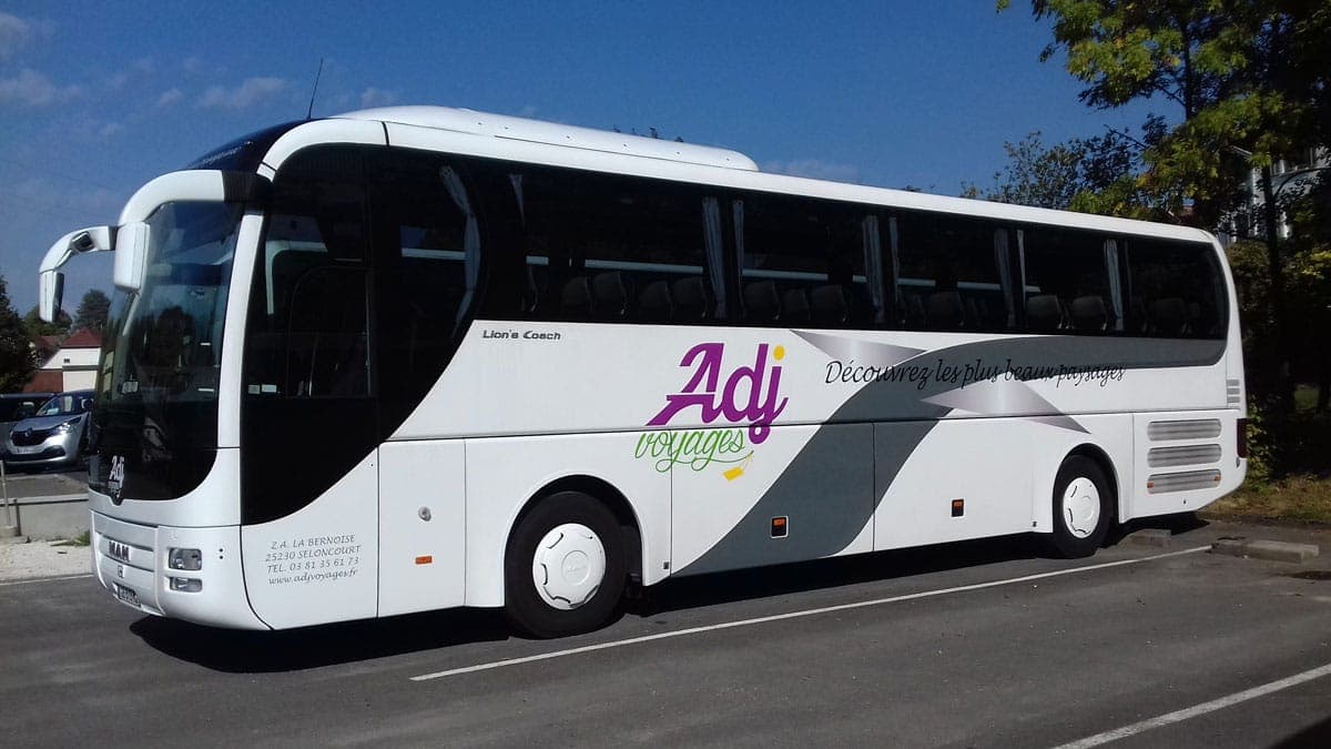 Autocar MAN Lion's Coach d'ADJ Voyages vu de profil