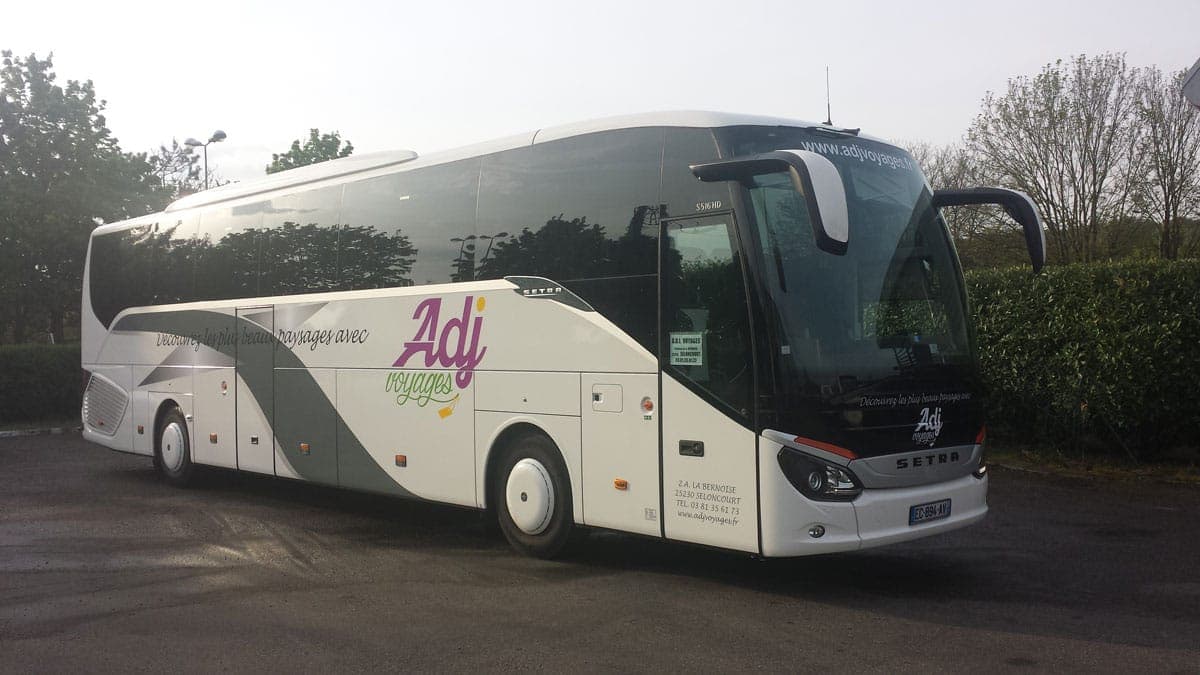 Autocar Setra S516 HD d’ADJ Voyages vu de profil